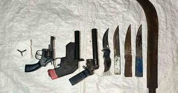 রাজমিস্ত্রির বাড়ি থেকে ওয়ানশুটার গানসহ দুই পিস্তল উদ্ধার