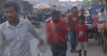 চুরির অভিযোগে দড়ি দিয়ে বেঁধে ঘোরানো হলো যুবককে