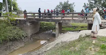 সরকারি খাল বন্ধ করে পাইপ কালভার্ট নির্মাণের অভিযোগ