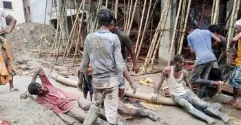 কবি নজরুল বিশ্ববিদ্যালয়ে ছাদ ধসে ১১ শ্রমিক আহত