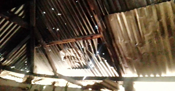 মৌলভীবাজারে শিলার আঘাতে ছিন্নভিন্ন চা শ্রমিকদের টিনের চাল