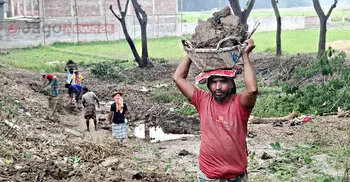 আয়ের পাল্লা হালকা, ব্যয়ের ভারে ন্যুব্জ শ্রমজীবী
