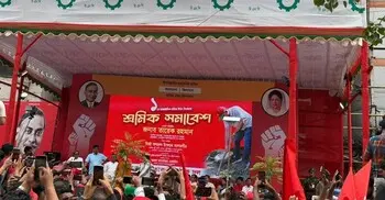 বৃষ্টির পর স্বস্তি, নয়াপল্টনে মে দিবসের সমাবেশে শ্রমিকদের ঢল