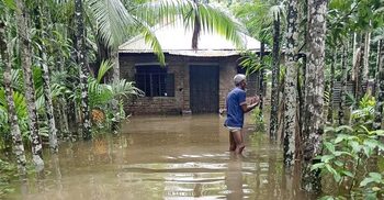 লক্ষ্মীপুরে তীব্র রোদ, আশার আলো দেখছে মানুষ