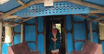 স্ত্রীর স্বীকৃতির দাবিতে প্রবাসীর বাড়িতে তরুণীর অবস্থান