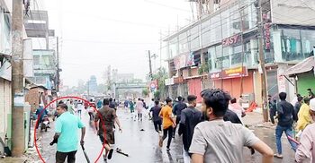 শটগান হাতে শিক্ষার্থীদের ধাওয়া দিলেন উপজেলা চেয়ারম্যানের গাড়িচালক