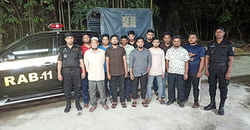 লক্ষ্মীপুরে পাসপোর্ট-নগদ টাকাসহ ১২ দালাল আটক