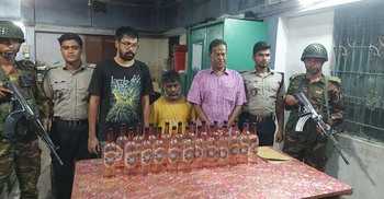 লক্ষ্মীপুরে ওষুধের দোকানে মদ বিক্রি, আটক ৩