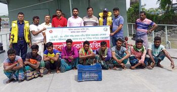 নিষেধাজ্ঞা অমান্য করে মাছ ধরায় ১২ জেলে আটক
