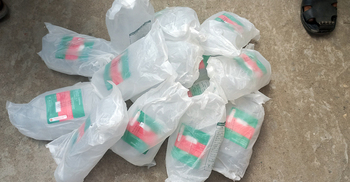 হাসপাতাল থেকে স্যালাইন চুরি, যুবককে পুলিশে দিলেন জনতা