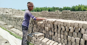 শৈশব পুড়ছে ইটভাটায়