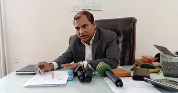 রেলওয়ের জমিতে উচ্ছেদের ভয় দেখিয়ে কর্মকর্তার রমরমা ব্যবসা