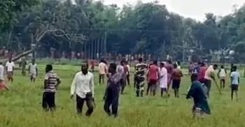 বাংলাদেশি গরু ধরে নিয়ে যাওয়ার চেষ্টা বিএসএফের, স্থানীয়দের বাধা