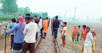 ট্রেনের নিচে ঝাঁপ দিলেন ৫ মাসের অন্তঃসত্ত্বা