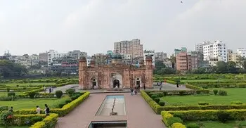 ইতিহাসের ছোঁয়া পেতে লালবাগ কেল্লায় একদিন