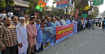 এক সপ্তাহ বন্ধ লালমনিরহাট সড়ক, সচলের দাবিতে অবস্থান