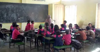 ভবন আছে শিক্ষক নেই, এক কক্ষেই চলে ৩ ক্লাসের পাঠদান