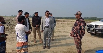 চাঁপাইনবাবগঞ্জে কৃষিজমির মাটি কাটায় তিনজনকে জরিমানা