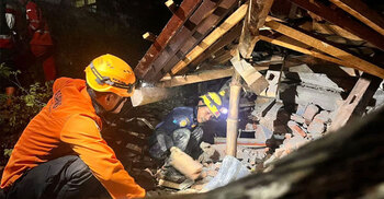 2 killed, 21 missing in Indonesia landslide