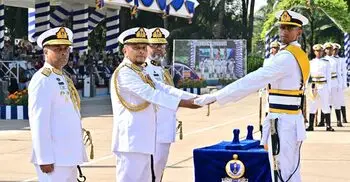 নেভাল একাডেমিতে তরুণ নৌ কর্মকর্তাদের কুচকাওয়াজ অনুষ্ঠিত
