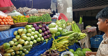 চালের দাম কমেছে, স্বস্তি ফেরেনি সবজি-পেঁয়াজে