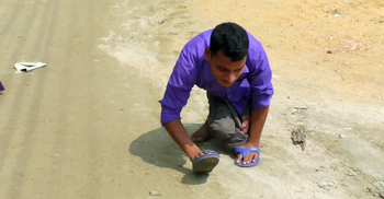 তিন কিলোমিটার পথ হামাগুড়ি দিয়ে কলেজে যায় ফজলুল