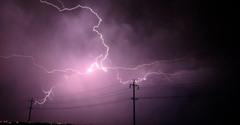 Lightning strike kills 3 in Magura