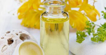 ঠোঁটে লিপজেল দিয়ে অজু করলে কি অজু শুদ্ধ হবে?