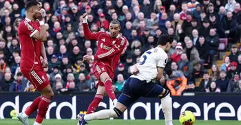 অ্যানফিল্ডে গোলবন্যা, চ্যাম্পিয়ন্স লিগের আশা জিইয়ে রাখল লিভারপুল