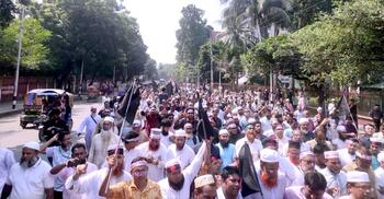 ‘সি আর আবরার, আর নেই দরকার’ স্লোগানে শিক্ষকদের পতাকা মিছিল