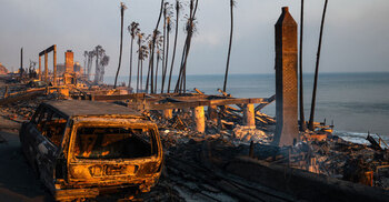 LA wildfire deaths at 10 as National Guard called in