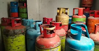 সরকারি দাম তোয়াক্কা না করেই ইচ্ছামতো চলছে এলপিজি সিলিন্ডার বিক্রি