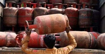 ইরান যুদ্ধের আঁচ ভারতের গায়ে, বাড়লো গ্যাসের দাম