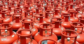 এলপিজির দাম বাড়ায় সোশ্যাল মিডিয়ায় প্রতিক্রিয়া