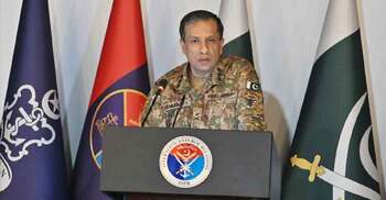 ইমরান খানকে ‘জাতীয় নিরাপত্তার জন্য ঝুঁকি’ বললো পাকিস্তান আইএসপিআর