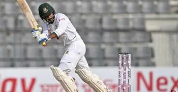 মুমিনুল আউট হতেই ২য় দিনের খেলা শেষ করলো বাংলাদেশ