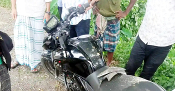 শিশুকে বাঁচাতে গিয়ে মোটরসাইকেল দুর্ঘটনায় প্রাণ গেলো তরুণের