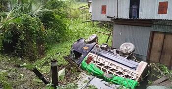 মাদারীপুরে ডিমভর্তি পিকআপ খাদে পড়ে ব্যবসায়ী নিহত