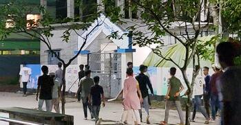 ধাক্কা লাগা নিয়ে সংঘর্ষ, ককটেল বিস্ফোরণ