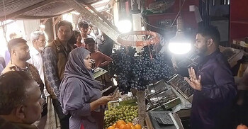 বোরকা পরে ক্রেতার সাজে বাজারে ম্যাজিস্ট্রেট, বেশি দাম রাখায় জরিমানা