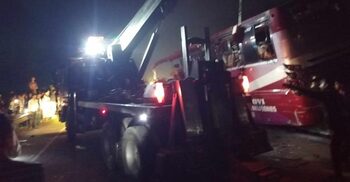 শিবচরের এক্সপ্রেসওয়েতে বাস-ট্রাকের সংঘর্ষে নারীসহ নিহত ৩