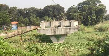 মাদারীপুরে ১০ কোটি টাকা ব্যয়ে নির্মাণাধীন সেতুর কাজ বন্ধ