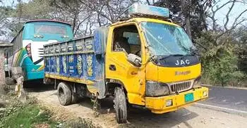 মাদারীপুরে ট্রাক উল্টে নিহত ২