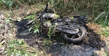 ভোটকেন্দ্রের পাশে মোটরসাইকেলে আগুন দিলো দুর্বৃত্তরা