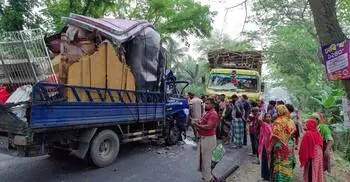 মাদারীপুর পিকআপ-ট্রাকের মুখোমুখি সংঘর্ষ, শিশুসহ আহত ১০