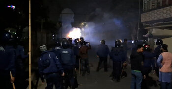 মাদারীপুরে দুপক্ষের সংঘর্ষে ৩০ ককটেল বিস্ফোরণ, দোকানপাট ভাঙচুর