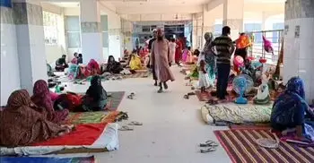 শিশু রোগীদের নাজুক পরিস্থিতি, বেড সংকটে মেঝেতেই চিকিৎসা