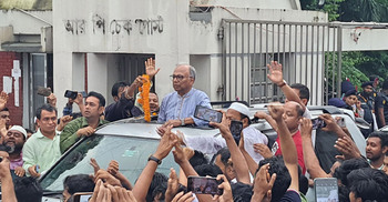 Mahmudur walks out of jail on bail