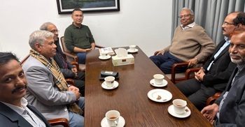 তারেক রহমানের সঙ্গে সাক্ষাৎ করে সহানুভূতি জানালেন মাহমুদুর রহমান