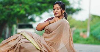 মাত্র দেড় মাসের প্রেম, কাকে বিয়ে করলেন মম